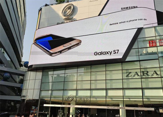 Καμμμένη οθόνη οθόνης των υψηλών οδηγήσεων φωτεινότητας P10 με το κυρτό σχέδιο γραφείου