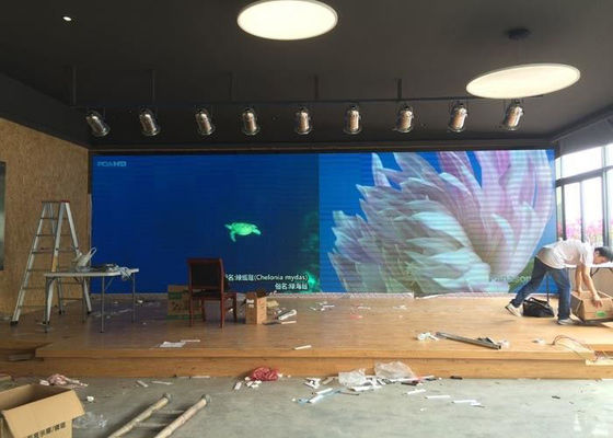 Μπροστινή προσανατολισμένη προς τις υπηρεσίες οθόνη των πλήρων οδηγήσεων χρώματος τοίχων 1R1G1B επίδειξης SMD P5 τηλεοπτική εσωτερικών