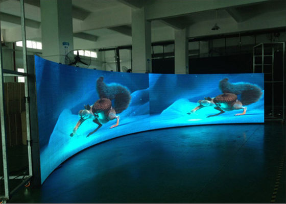 Πλήρες χρώμα SMD 3 οθόνης υψηλής ανάλυσης καμμμένο P5 οδηγήσεων σε 1 για περίεργα/συναυλία